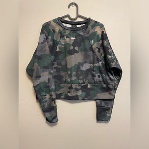 Nike Cropped Camo Crew Neck Sweatshirt, Small